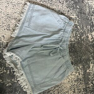 Women’s trimmed shorts